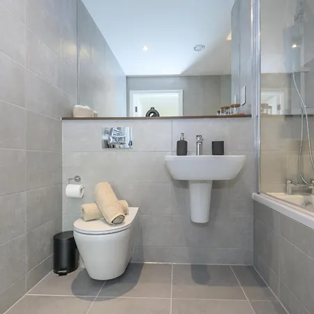 Superior 1 Bed By Leeds Train Staiton *