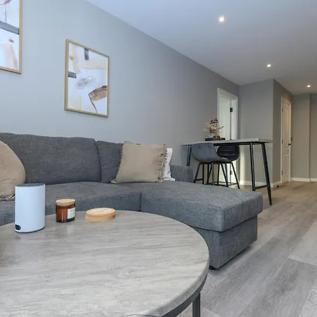 Superior 1 Bed By Leeds Train Staiton Apartment *
