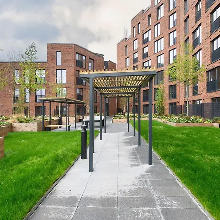 Superior 1 Bed By Train Staiton 아파트