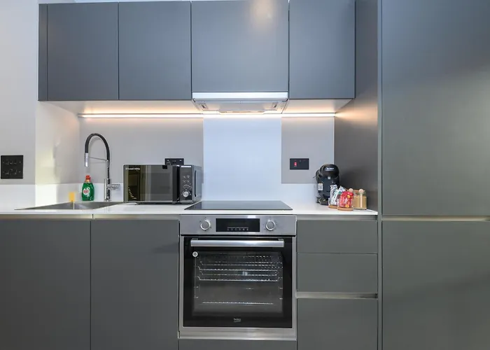 Superior 1 Bed By Train Staiton Апартаменти