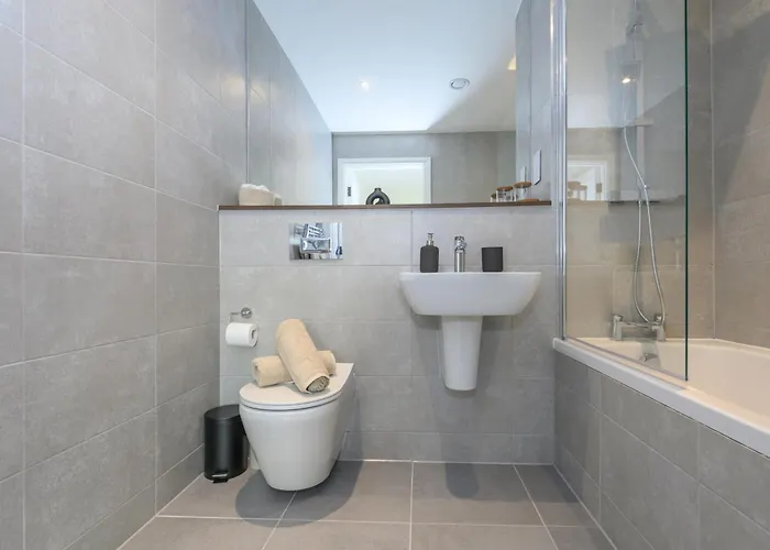 Superior 1 Bed By Train Staiton *