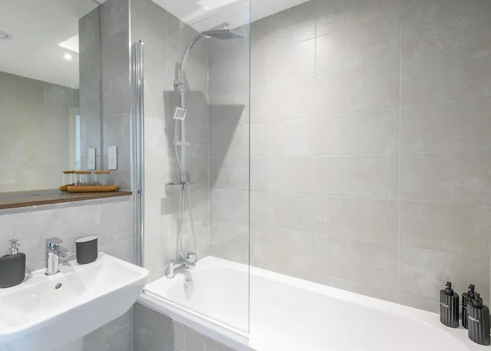 Апартаменти Superior 1 Bed By Train Staiton Лідс