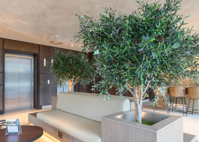 Superior 1 Bed By Train Staiton *