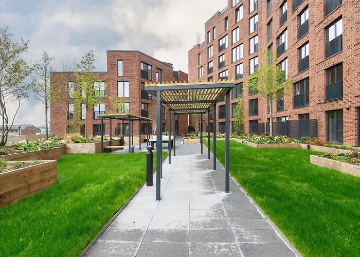 Superior 1 Bed By Train Staiton Apartment